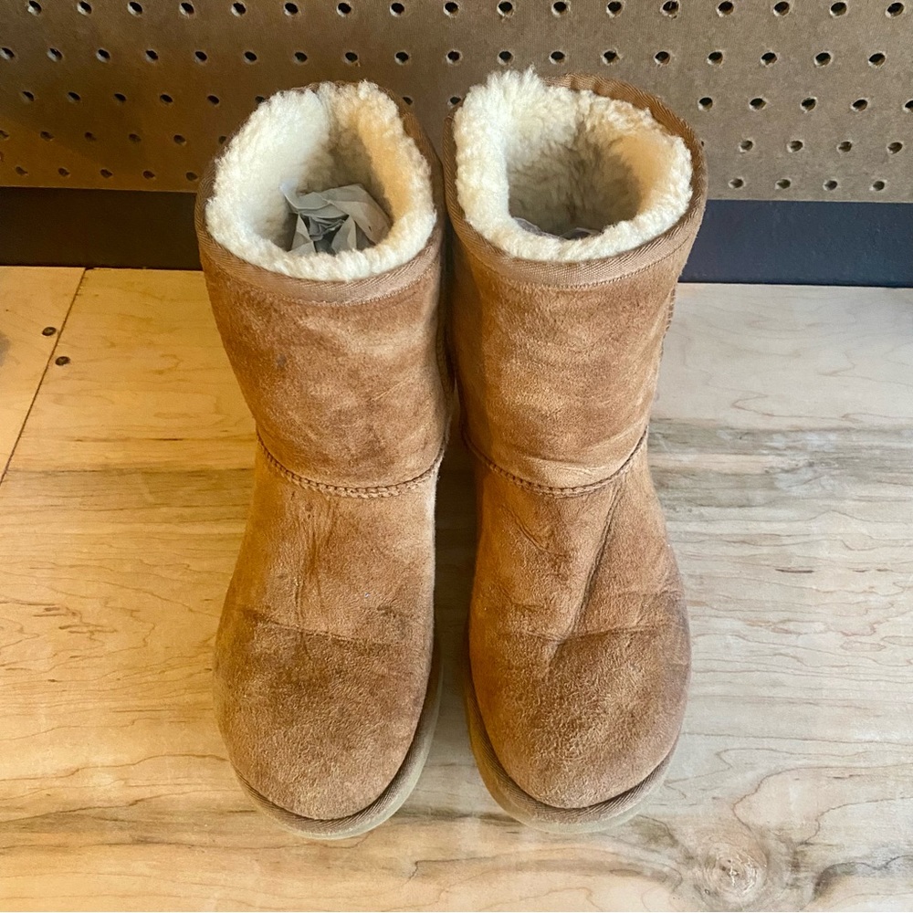 UGGs classic brown boots size 7